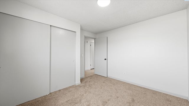 5026 W 4th Pl, Kennewick, WA 99336