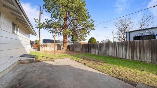 5026 W 4th Pl, Kennewick, WA 99336