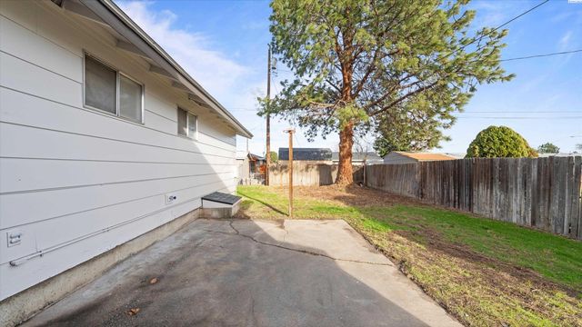 5026 W 4th Pl, Kennewick, WA 99336