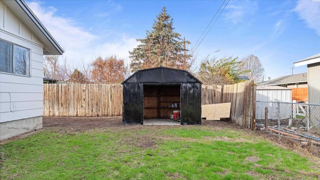 5026 W 4th Pl, Kennewick, WA 99336