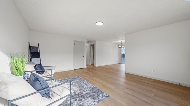 5026 W 4th Pl, Kennewick, WA 99336