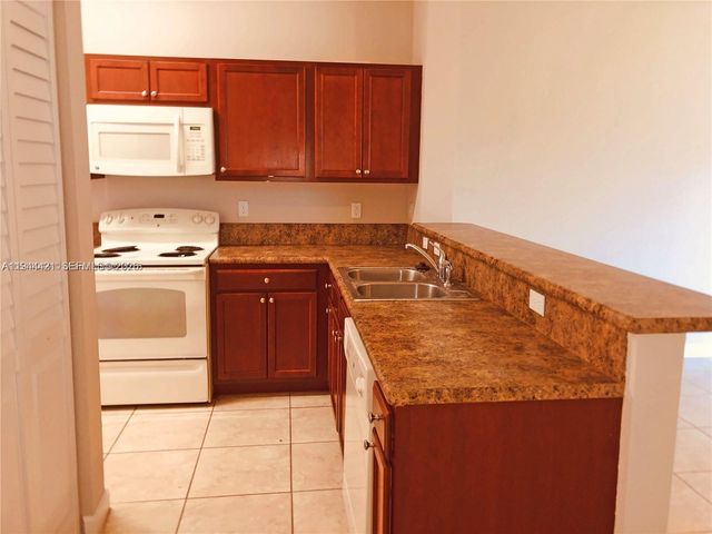 2884 SE 2 Dr, Homestead, FL 33033