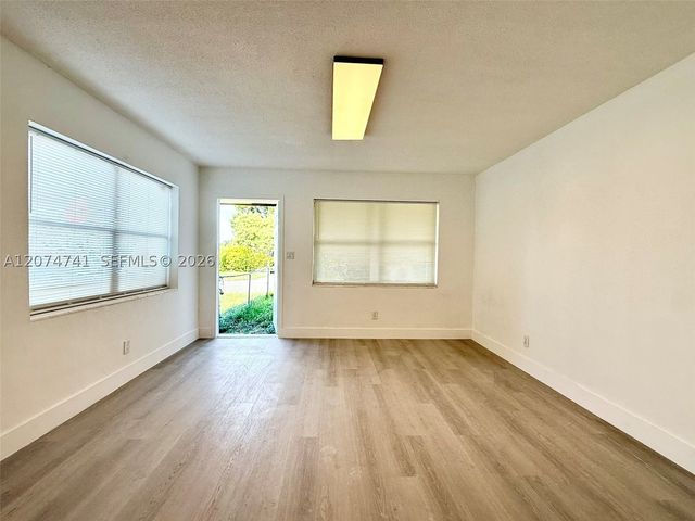 910 SW 2nd Ave 910, Hallandale Beach, FL 33009