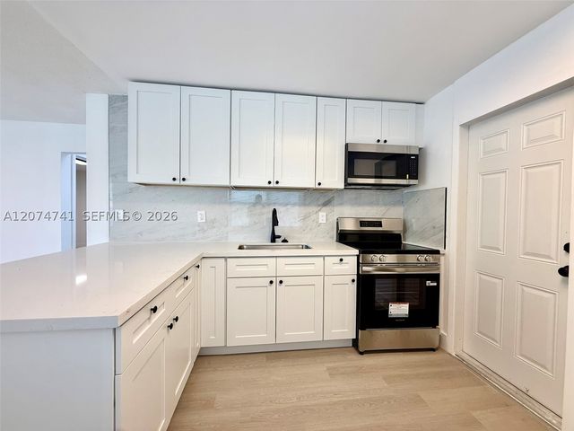 910 SW 2nd Ave 910, Hallandale Beach, FL 33009