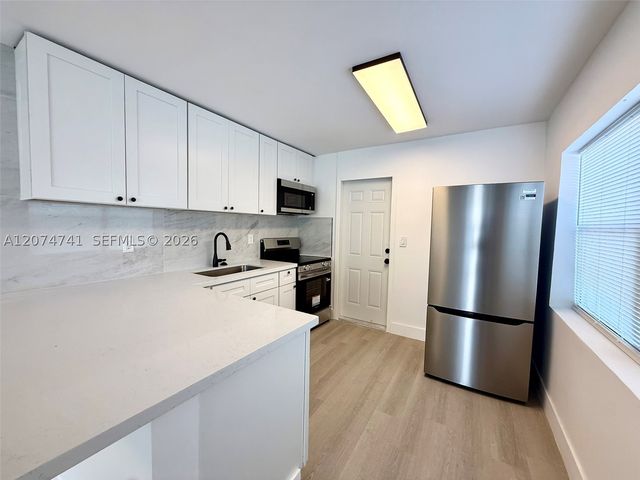 910 SW 2nd Ave 910, Hallandale Beach, FL 33009