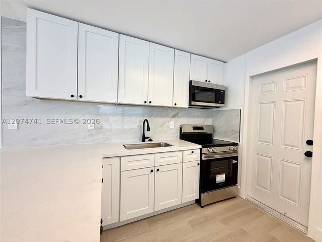910 SW 2nd Ave 910, Hallandale Beach, FL 33009