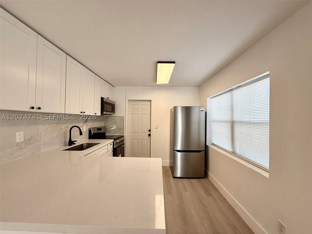 910 SW 2nd Ave 910, Hallandale Beach, FL 33009
