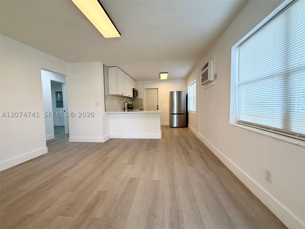 910 SW 2nd Ave 910, Hallandale Beach, FL 33009