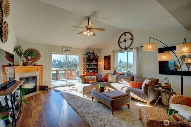 988 Homestead Drive, Burlington, WA 98233