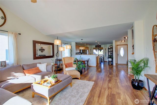 988 Homestead Drive, Burlington, WA 98233