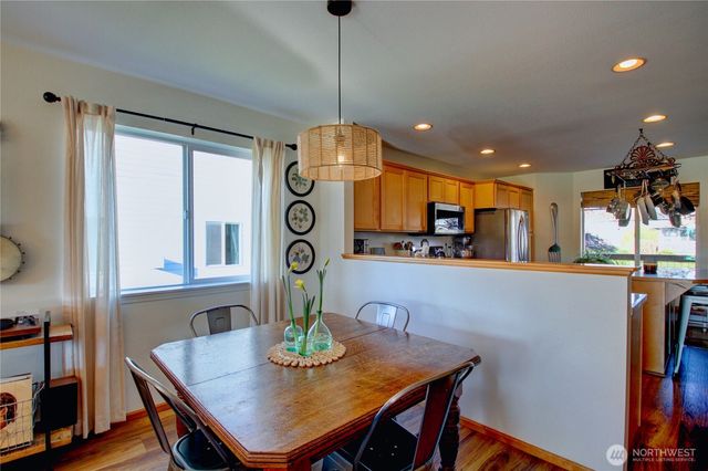 988 Homestead Drive, Burlington, WA 98233