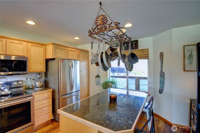 988 Homestead Drive, Burlington, WA 98233