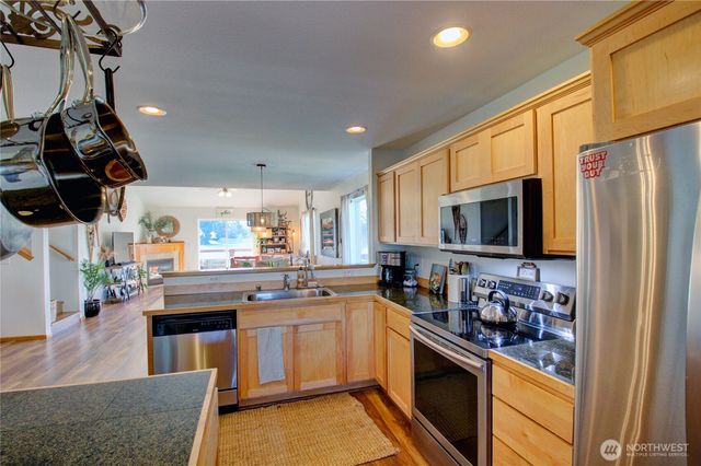 988 Homestead Drive, Burlington, WA 98233