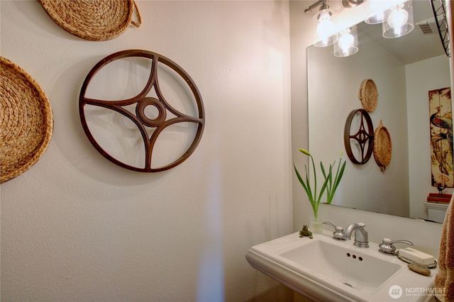 988 Homestead Drive, Burlington, WA 98233