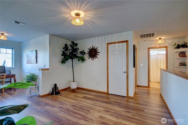 988 Homestead Drive, Burlington, WA 98233