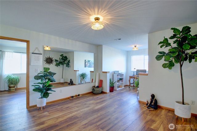 988 Homestead Drive, Burlington, WA 98233