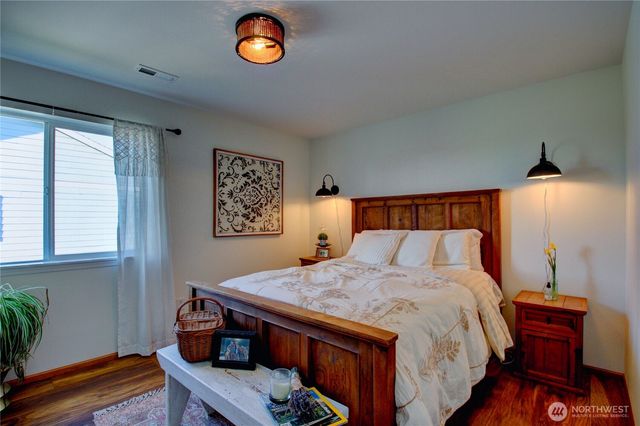 988 Homestead Drive, Burlington, WA 98233