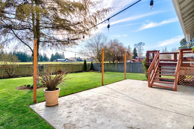 988 Homestead Drive, Burlington, WA 98233