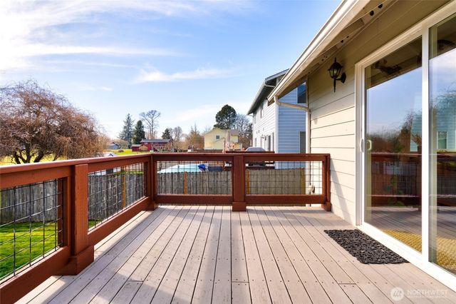 988 Homestead Drive, Burlington, WA 98233