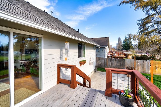 988 Homestead Drive, Burlington, WA 98233