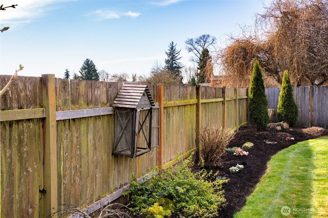 988 Homestead Drive, Burlington, WA 98233