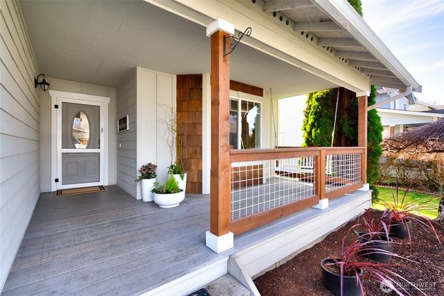 988 Homestead Drive, Burlington, WA 98233