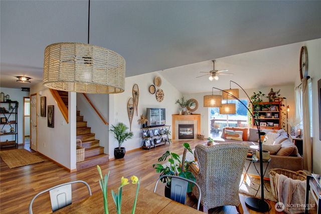 988 Homestead Drive, Burlington, WA 98233