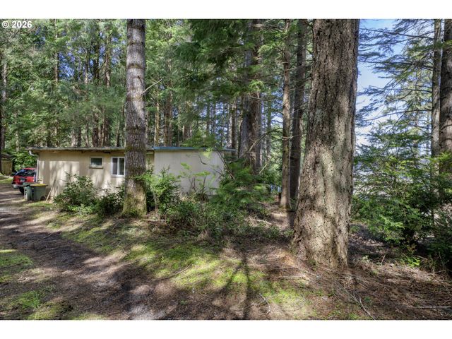 83581 WOODLAND Ln, Florence, OR 97439