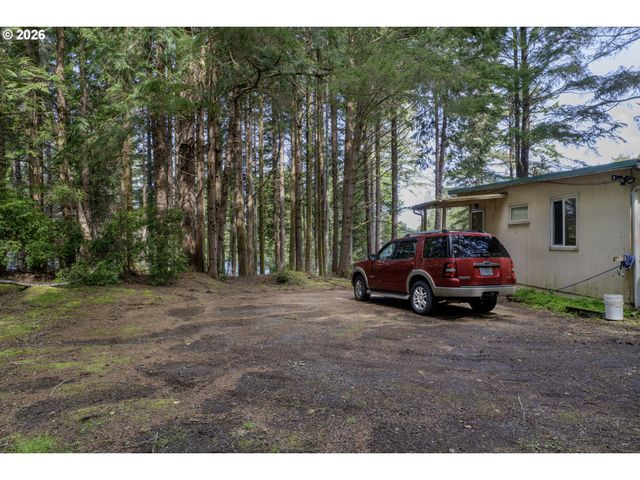 83581 WOODLAND Ln, Florence, OR 97439