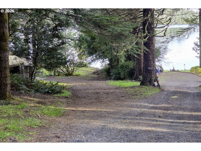 83581 WOODLAND Ln, Florence, OR 97439