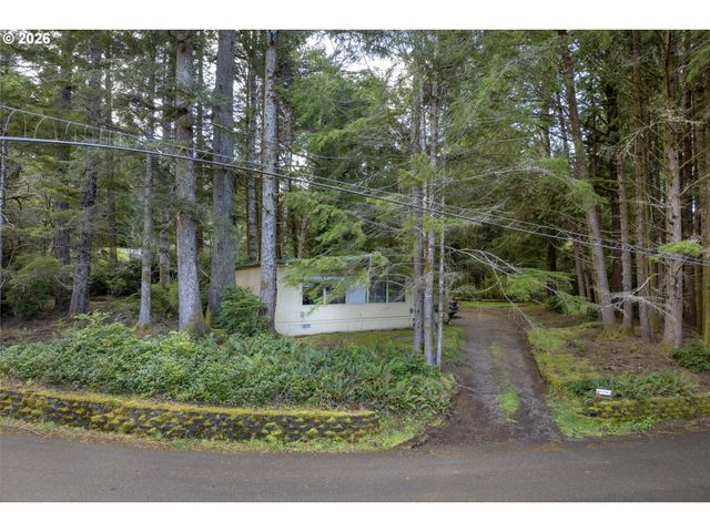 83581 WOODLAND Ln, Florence, OR 97439