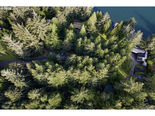 83581 WOODLAND Ln, Florence, OR 97439