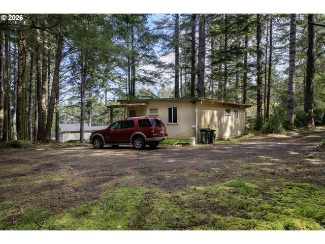 83581 WOODLAND Ln, Florence, OR 97439