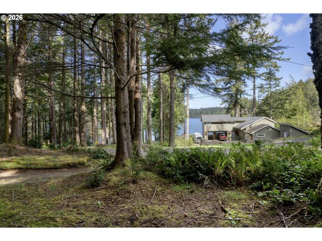 83581 WOODLAND Ln, Florence, OR 97439