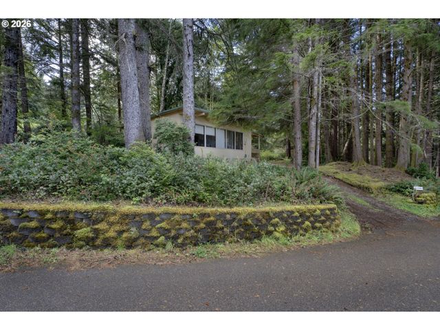 83581 WOODLAND Ln, Florence, OR 97439