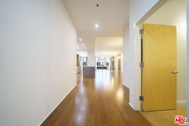 1111 S Grand Avenue PH3, Los Angeles, CA 90015