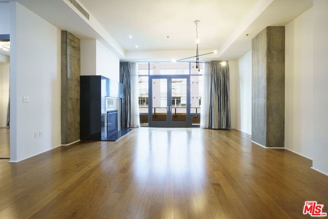 1111 S Grand Avenue PH3, Los Angeles, CA 90015