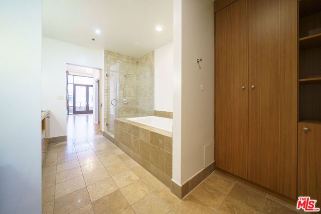 1111 S Grand Avenue PH3, Los Angeles, CA 90015