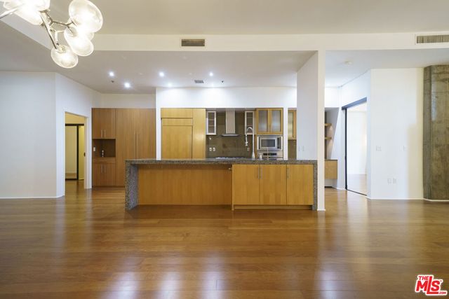 1111 S Grand Avenue PH3, Los Angeles, CA 90015