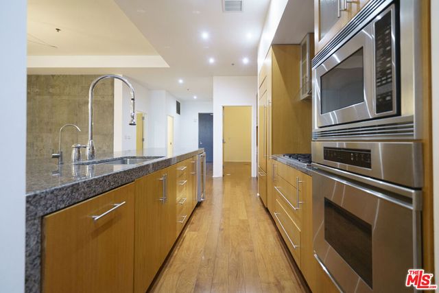 1111 S Grand Avenue PH3, Los Angeles, CA 90015