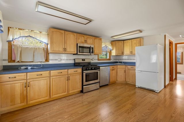 5 Weir Rd, Eastham, MA 02642