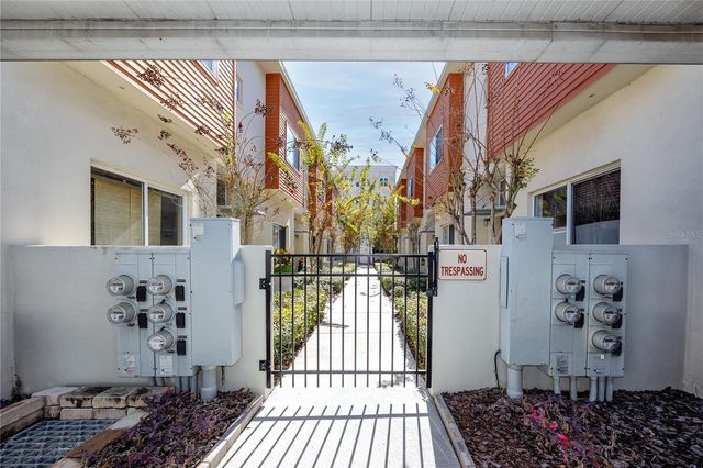 851 3RD AVE N, St Petersburg, FL 33701