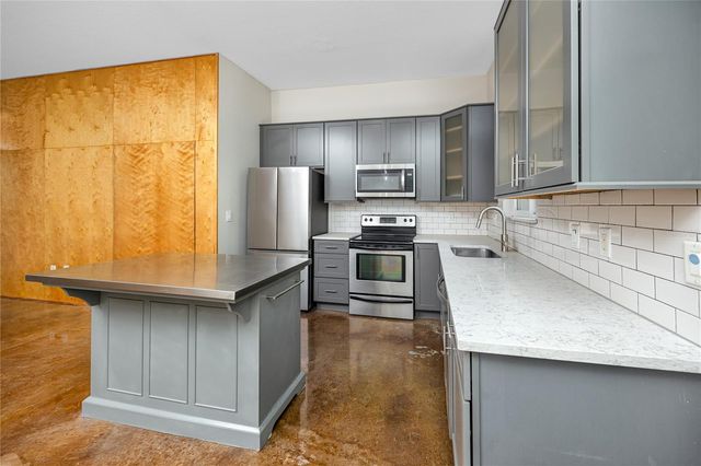 851 3RD AVE N, St Petersburg, FL 33701