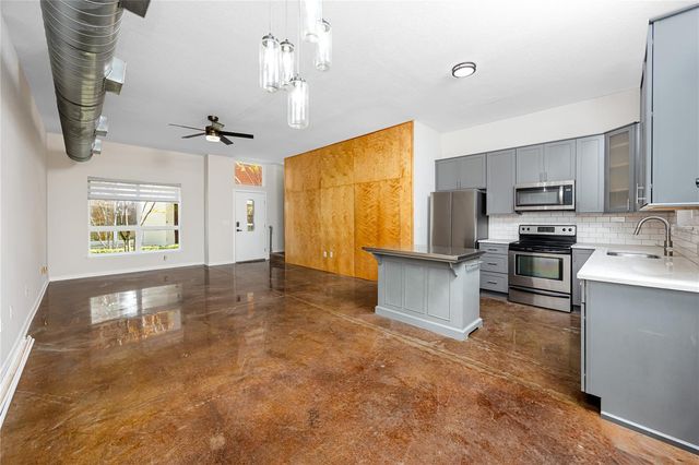 851 3RD AVE N, St Petersburg, FL 33701