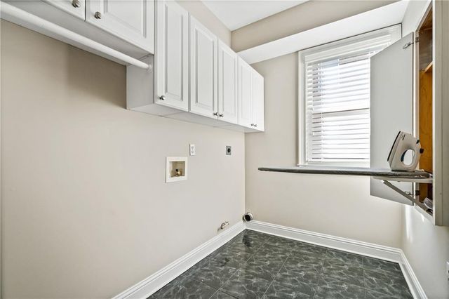 4319 Summit Oaks NE Lane, Roswell, GA 30075