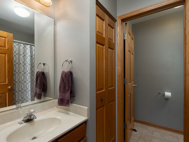 1121 River Bend Lane, Lisle, IL 60532