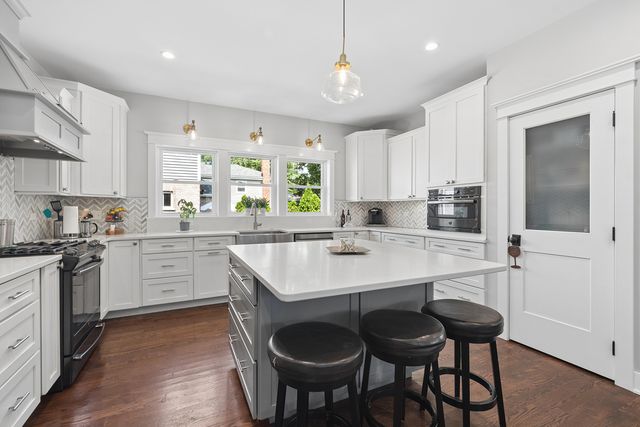 14633 Highland Avenue, Orland Park, IL 60462