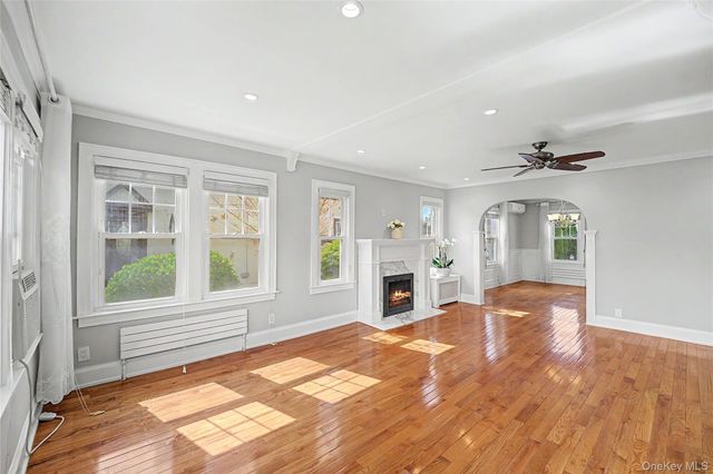 282 Houston Avenue, Mineola, NY 11501