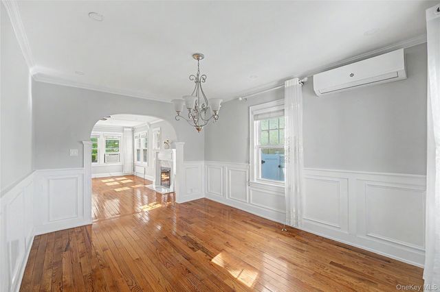 282 Houston Avenue, Mineola, NY 11501