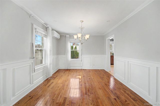 282 Houston Avenue, Mineola, NY 11501